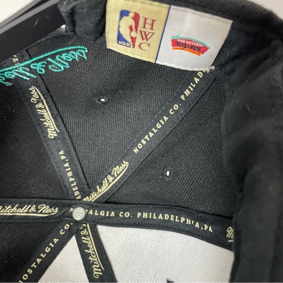 Mitchell & Ness NBA San Antonio Spurs HWC Core Basic Snapback Hat - Picture 7 of 11